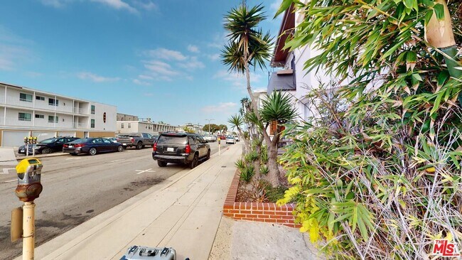 Building Photo - 642 Hermosa Ave