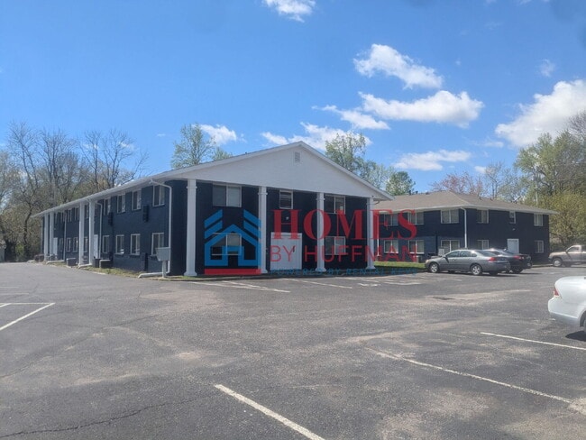 Building Photo - 2 Bedroom Apartment | Downstairs | Laundry Facility | Move In Special