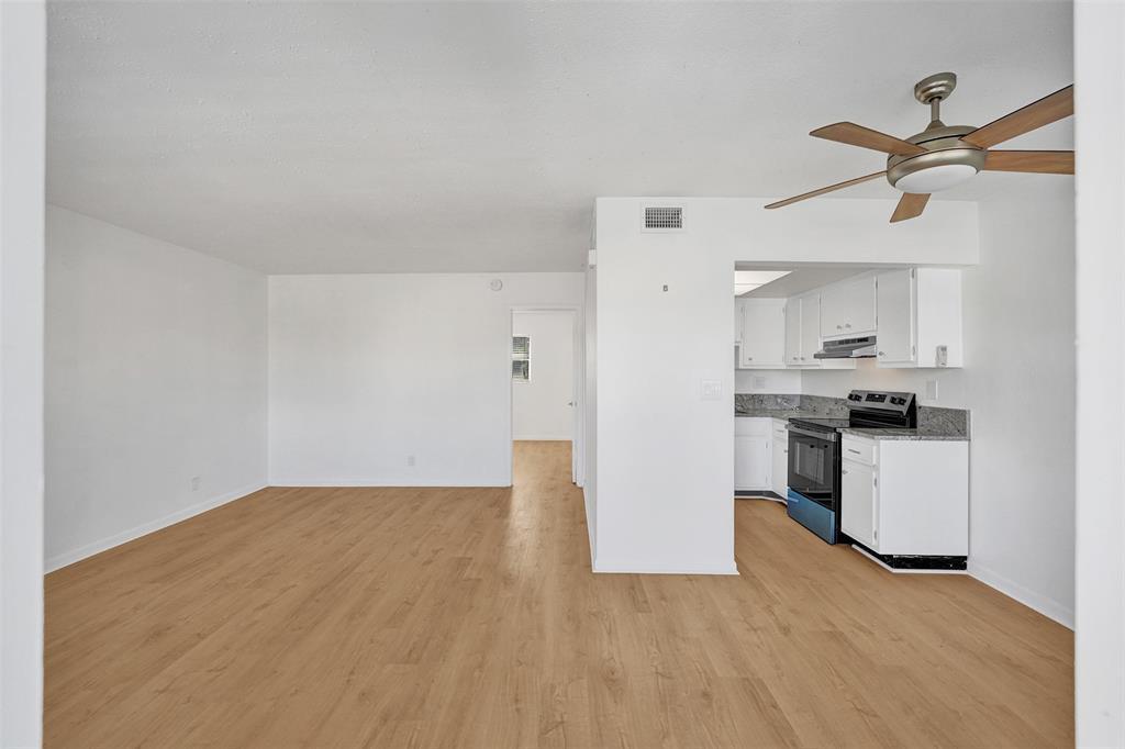 Building Photo - 3220 NE 10th St