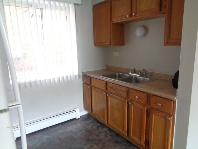 Building Photo - 5720 W 95th St