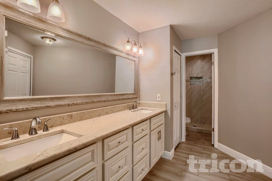 Building Photo - 361 Glenholly Ct