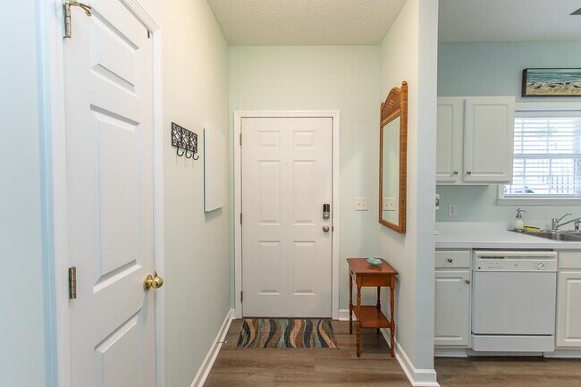Building Photo - 5801 Oyster Catcher Dr