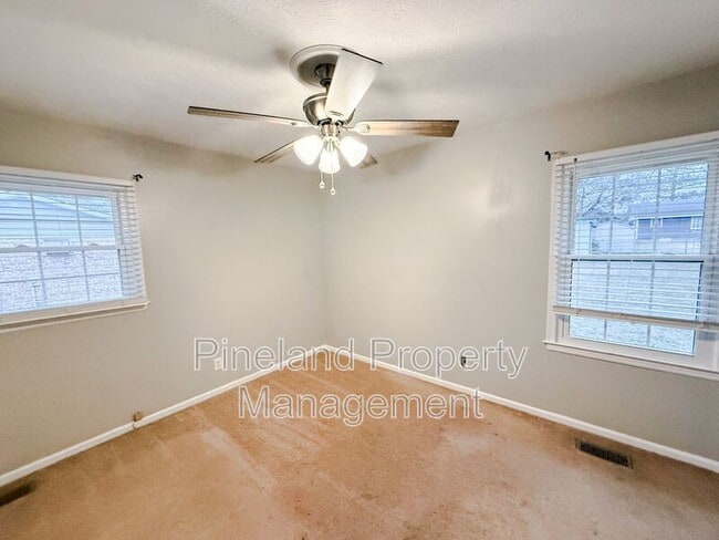 Building Photo - 2821 E Cramer Dr