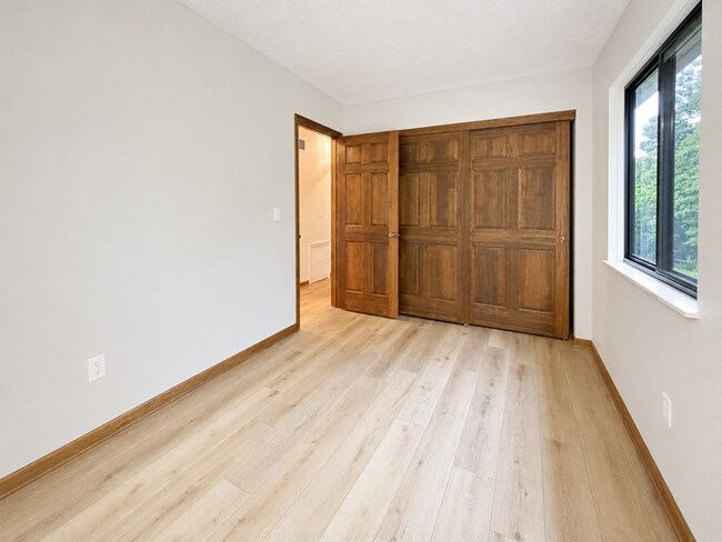 Building Photo - 564 Glenside Ln