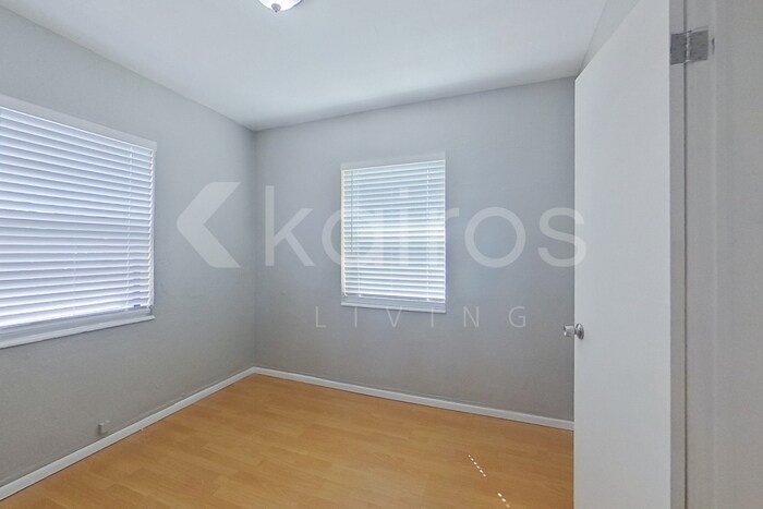 Building Photo - 5140 17th Ave N