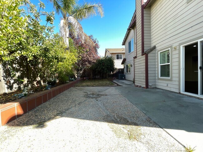 Building Photo - Fremont: Updated 4 Bedroom, 3 Bathroom, 2 Car Garage