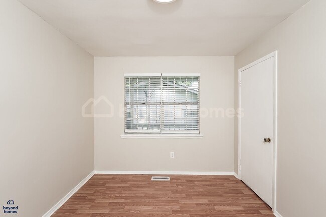 Building Photo - 4213 Kendall Ave