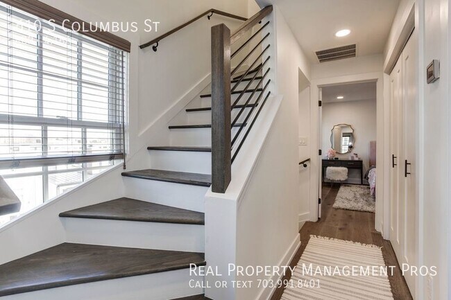 Building Photo - Stunning Corner Townhouse, Old Town Alexan...