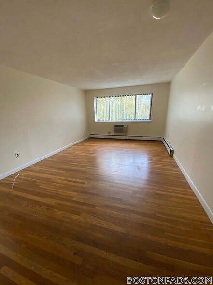 Building Photo - 122 Dustin St