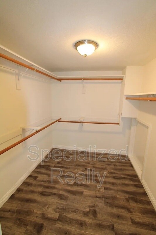 Building Photo - 3694 Berwick Dr