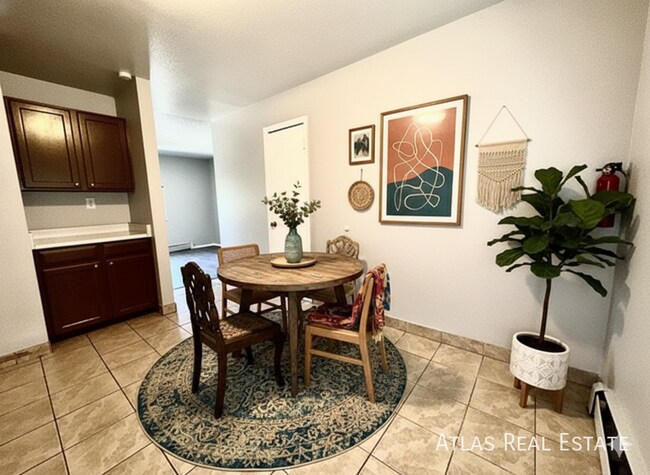 Building Photo - 4319 Dewey Dr