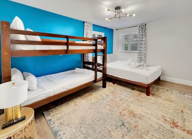 Building Photo - 5940 NE 22nd Ave