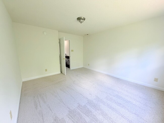 Building Photo - 2946 Heirloom Ln