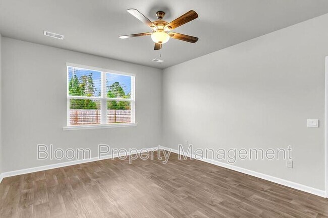 Building Photo - 205 Maple Hl Dr