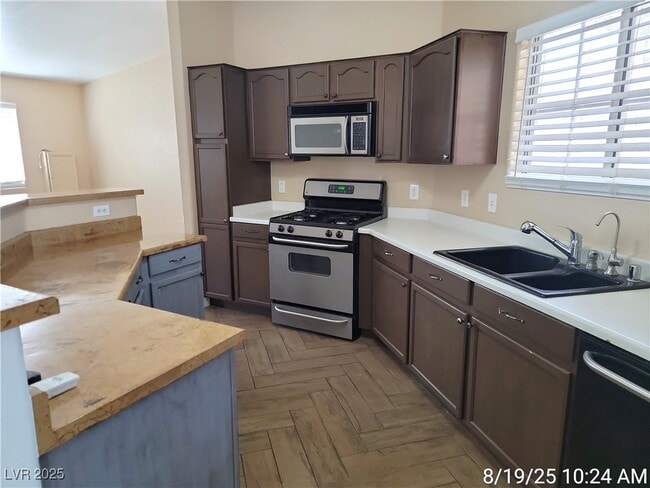 Building Photo - 5250 Panguitch Dr