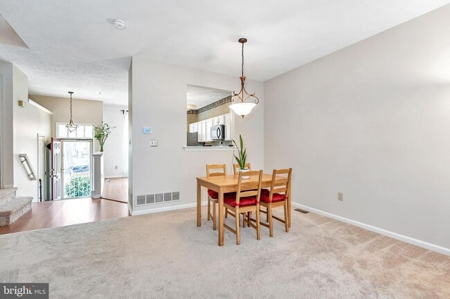 Building Photo - 465 Woodstock Ln