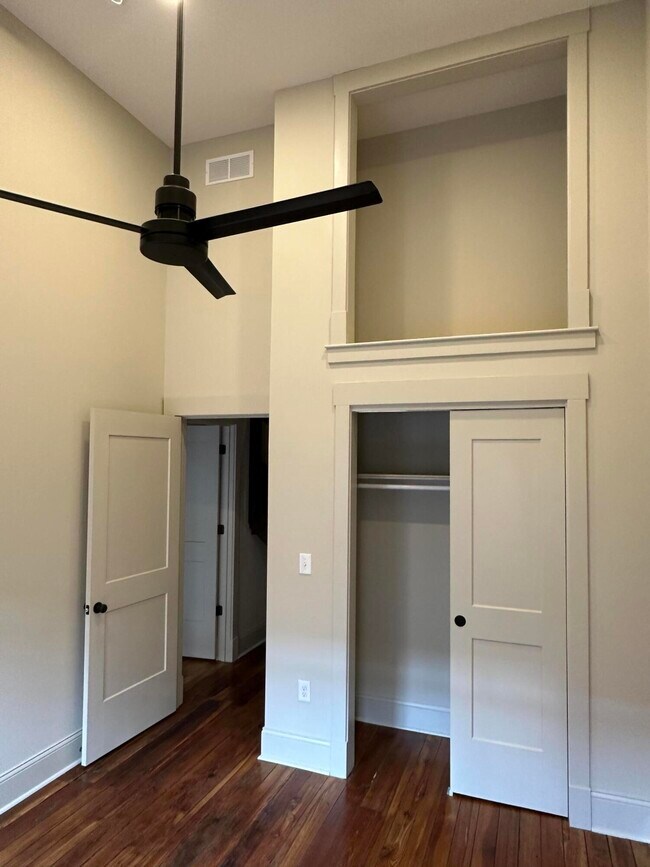 Building Photo - 307 W Main St