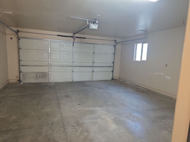 Building Photo - Northern View Subdivision Townhome