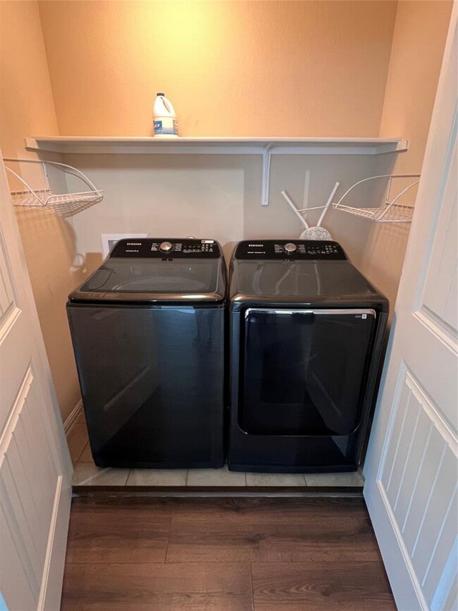 Building Photo - 516 E Slaughter Ln