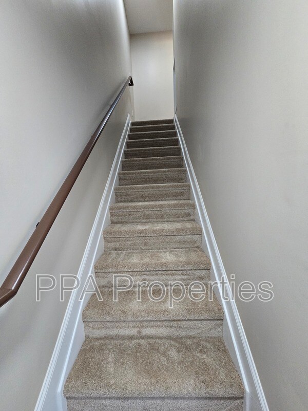 Building Photo - 402 Giles St