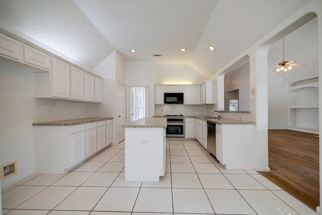 Building Photo - 1807 River Trail