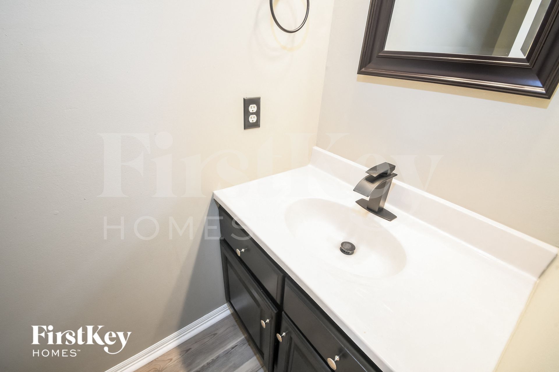 Building Photo - 443 N Odell St