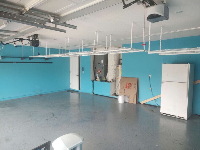 Building Photo - "Spacious 4-Bedroom with 3 Full Baths - 2,...