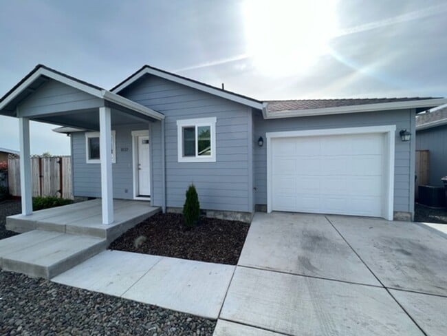 Primary Photo - 3 BEDROOMS SINGLE LEVEL HOME