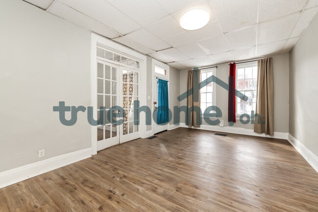 Building Photo - 121 Glencoe Ave