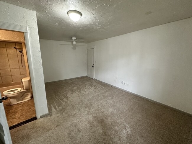 Building Photo - 2bed/2bath Home Available in OKC!