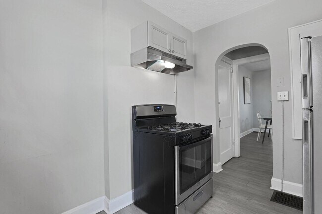 Building Photo - 1123-1125 Wilson Ave - 1125 Wilson Ave