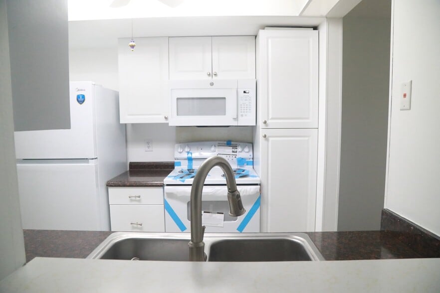 Building Photo - 306 Palm Coast Pkwy NE