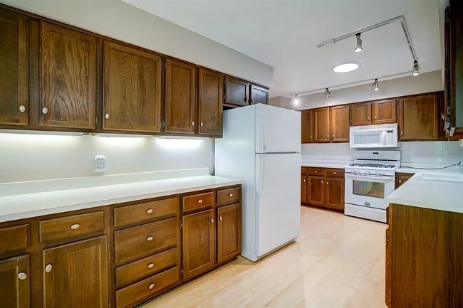 Building Photo - 11 Gray Birch Trl