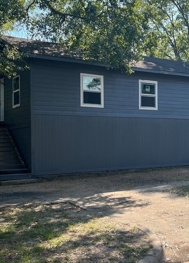 Primary Photo - Forrest Apartment