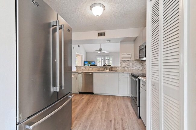 Building Photo - 10297 Hidden Springs Ct