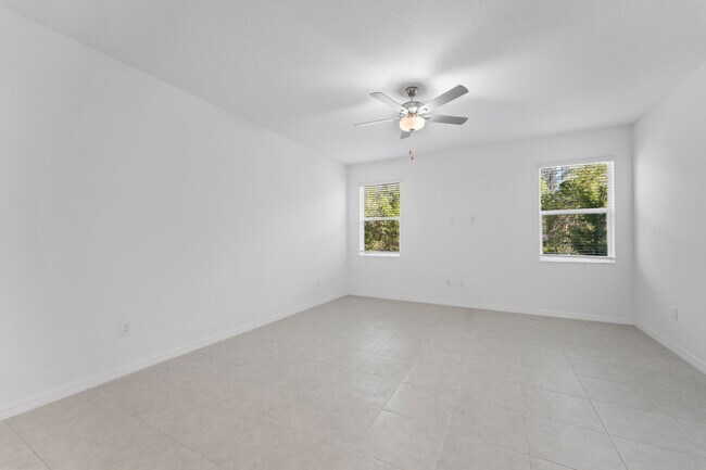 Building Photo - Absolutely stunning 3 BR /2.5 Bath / 2 Car Garage + LOFT townhome in ultra-modern and green-focus...