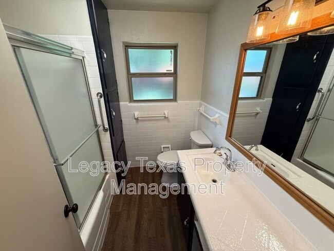 Building Photo - 107 Hilltop Dr