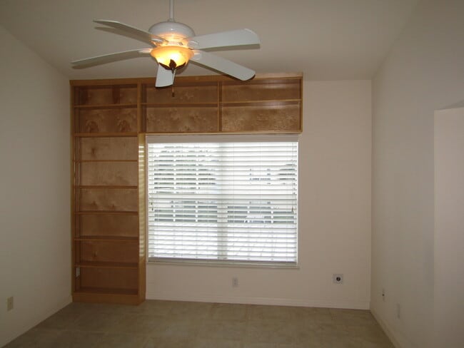 Building Photo - 868 Saranac Lake Dr