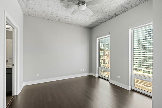 Building Photo - 885 S Clark St