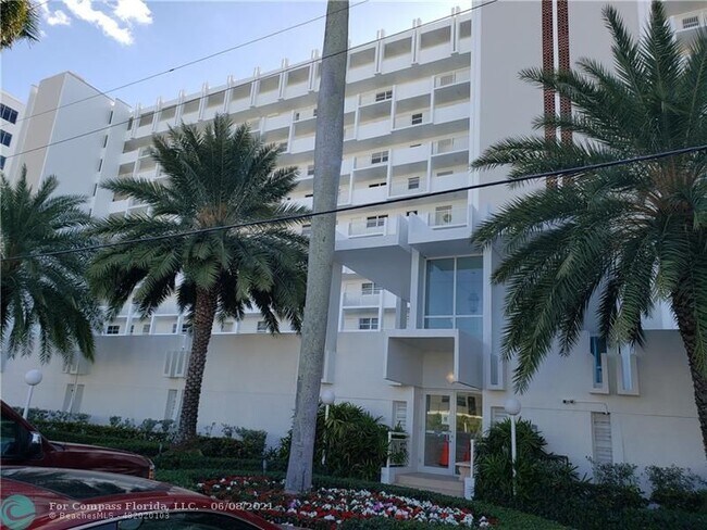 Building Photo - 511 Bayshore Dr