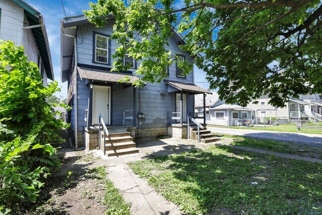 Building Photo - 498-500-500 N Champion Ave