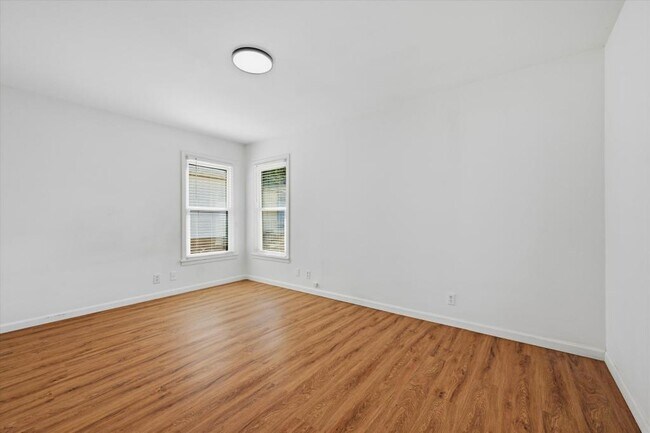 Building Photo - 1412 E King St