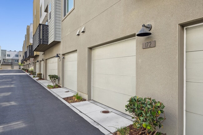 Building Photo - 172 Uptown Cir