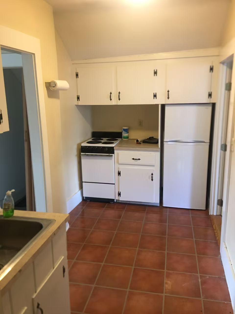 Building Photo - 87 School St