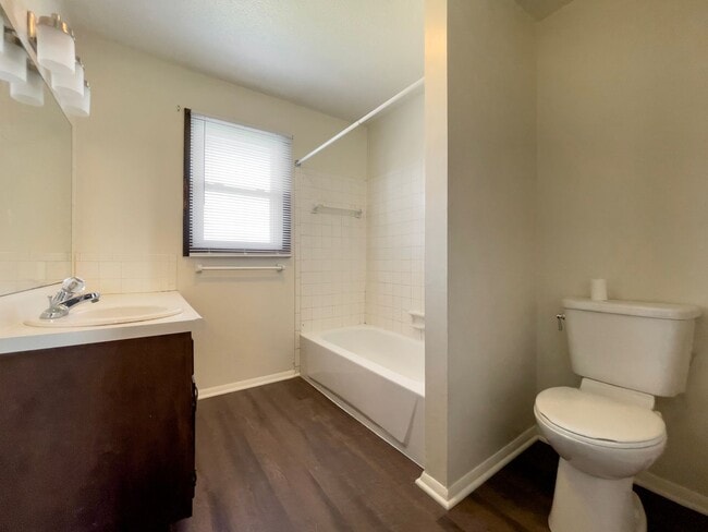 Building Photo - Your Next Home in the Heart of Yorktown Sc...