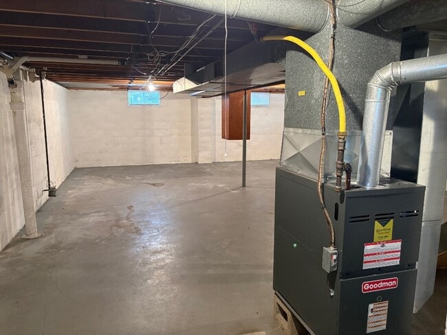 Building Photo - 1115 Lake St