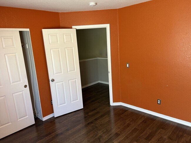 Building Photo - Beautiful East Petaluma 3 Bedroom, 2.5 Bath Home