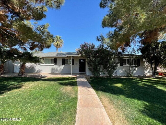 Building Photo - 3117 N 41st Pl
