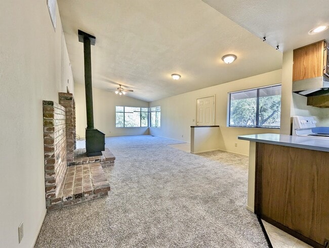 Building Photo - 16481 Tony Ct