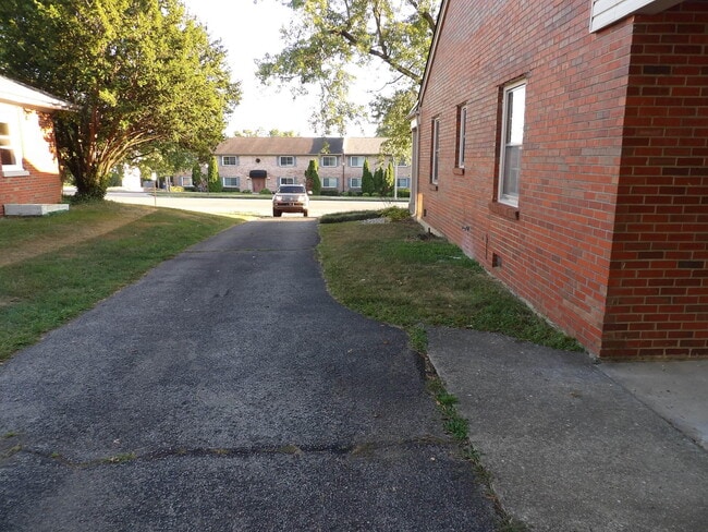 Building Photo - 837 Malabu Dr